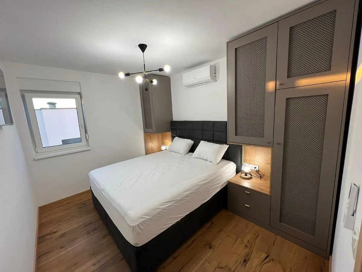 Luxury-Mandre Apartment 0*, Mandre